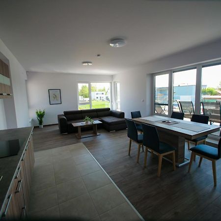 Апартаменти Zea Apartmanhaz Балатонфеньвеш Екстер'єр фото