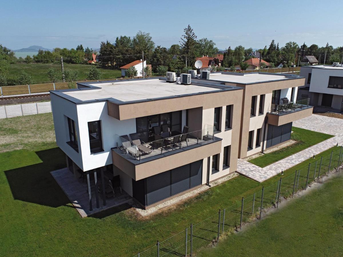 Апартаменти Zea Apartmanhaz Балатонфеньвеш Екстер'єр фото