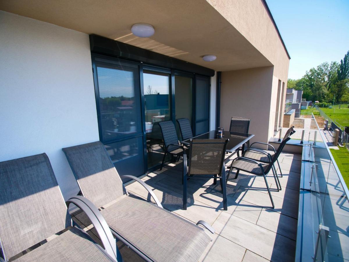 Апартаменти Zea Apartmanhaz Балатонфеньвеш Екстер'єр фото