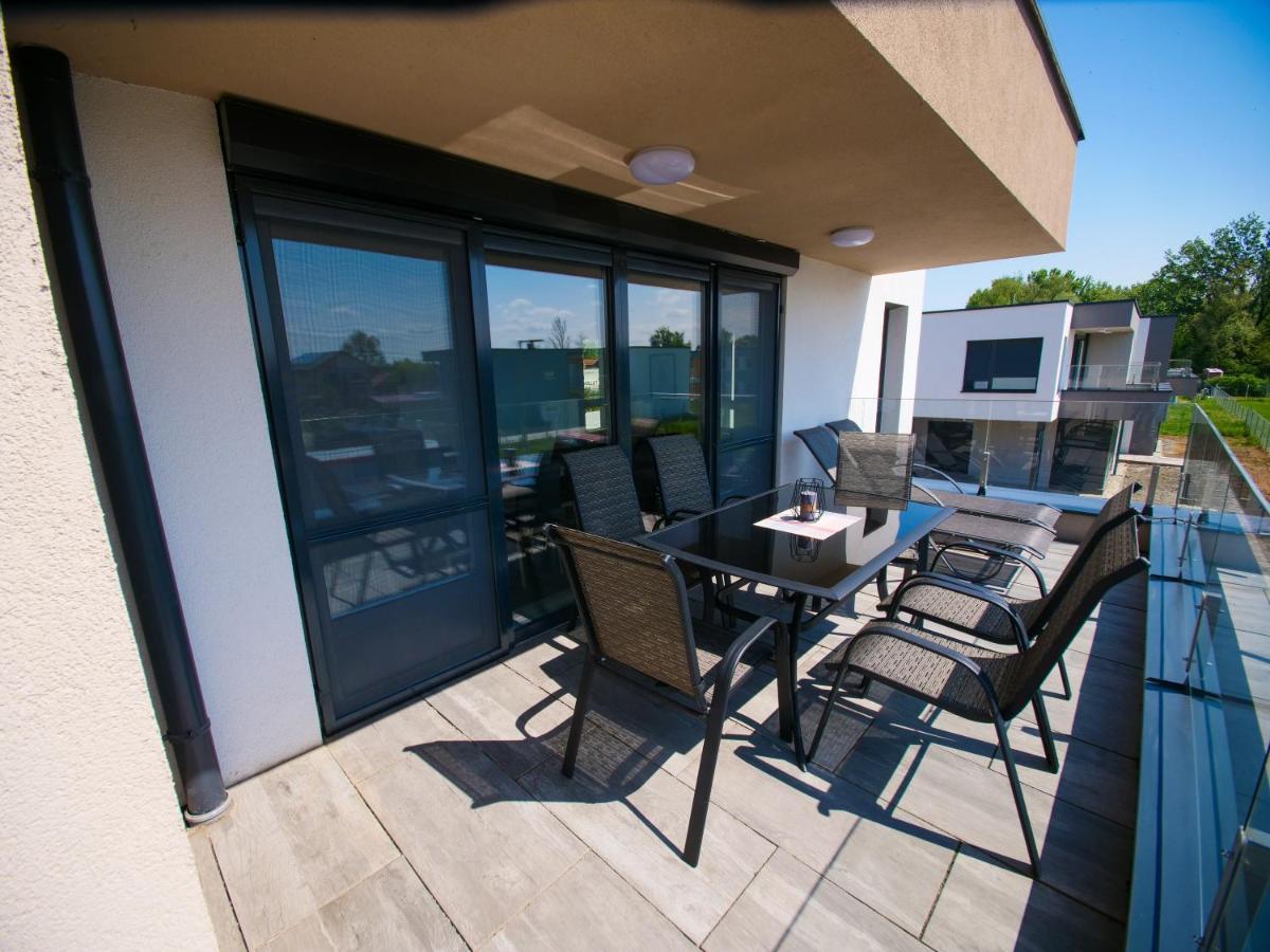 Апартаменти Zea Apartmanhaz Балатонфеньвеш Екстер'єр фото