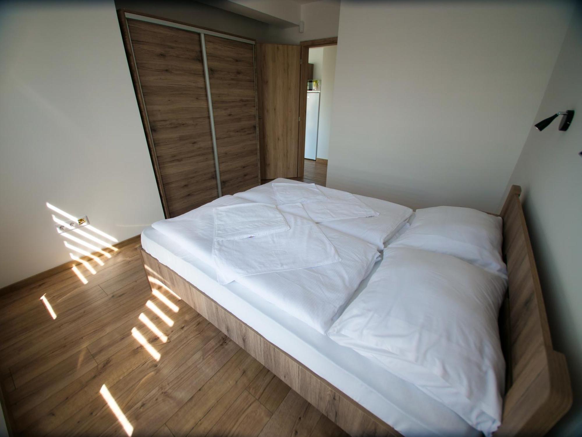 Апартаменти Zea Apartmanhaz Балатонфеньвеш Екстер'єр фото