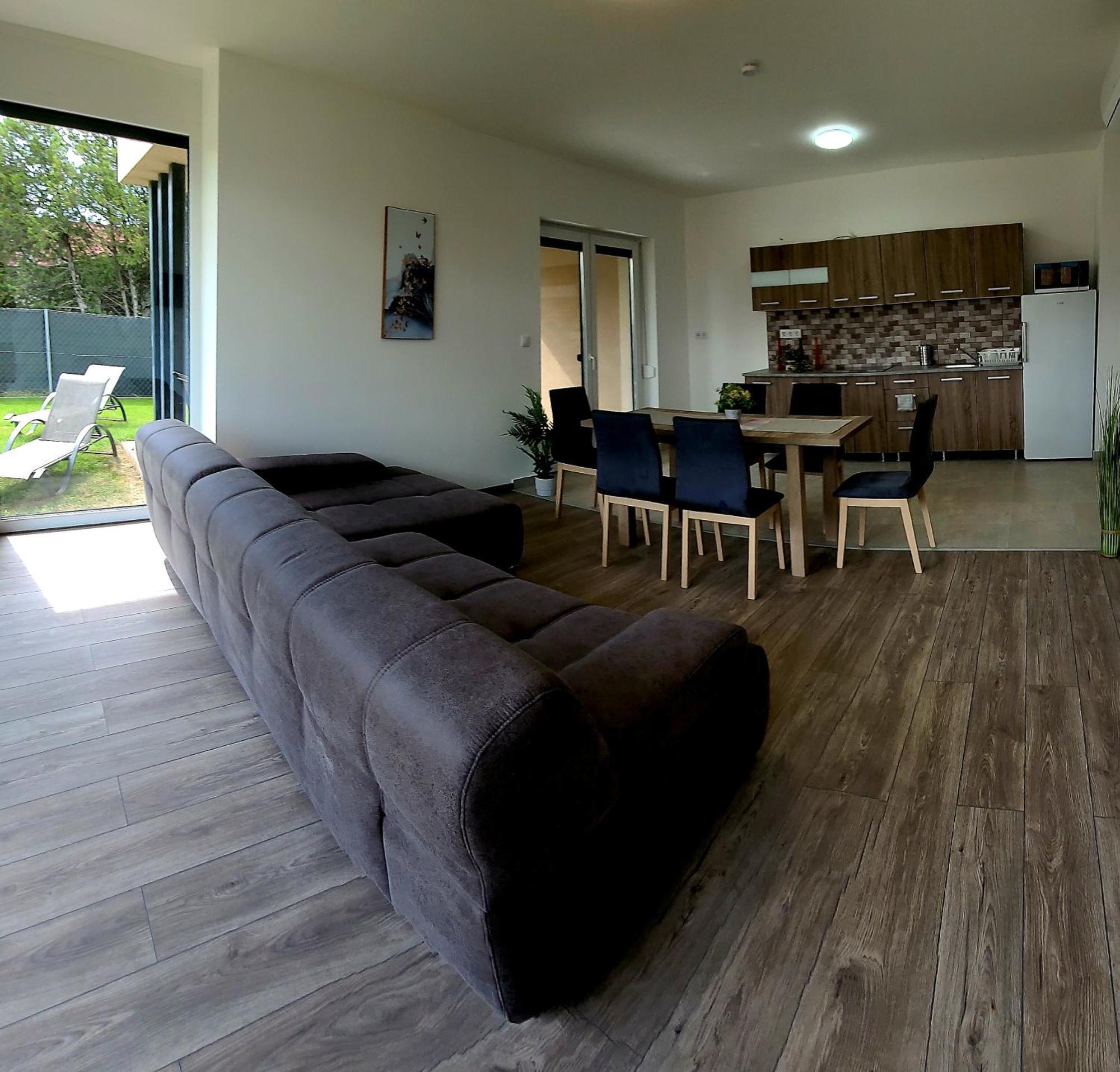 Апартаменти Zea Apartmanhaz Балатонфеньвеш Екстер'єр фото